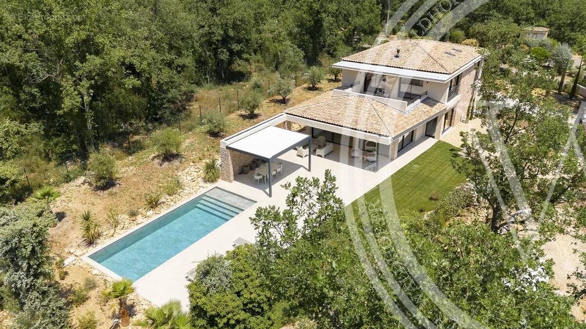 Maison à TOURRETTES