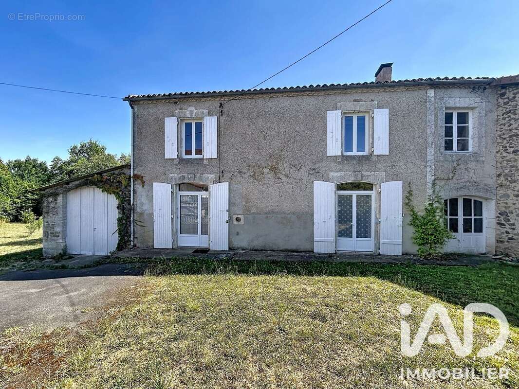Maison 110 m² à Massignac  - photo 2