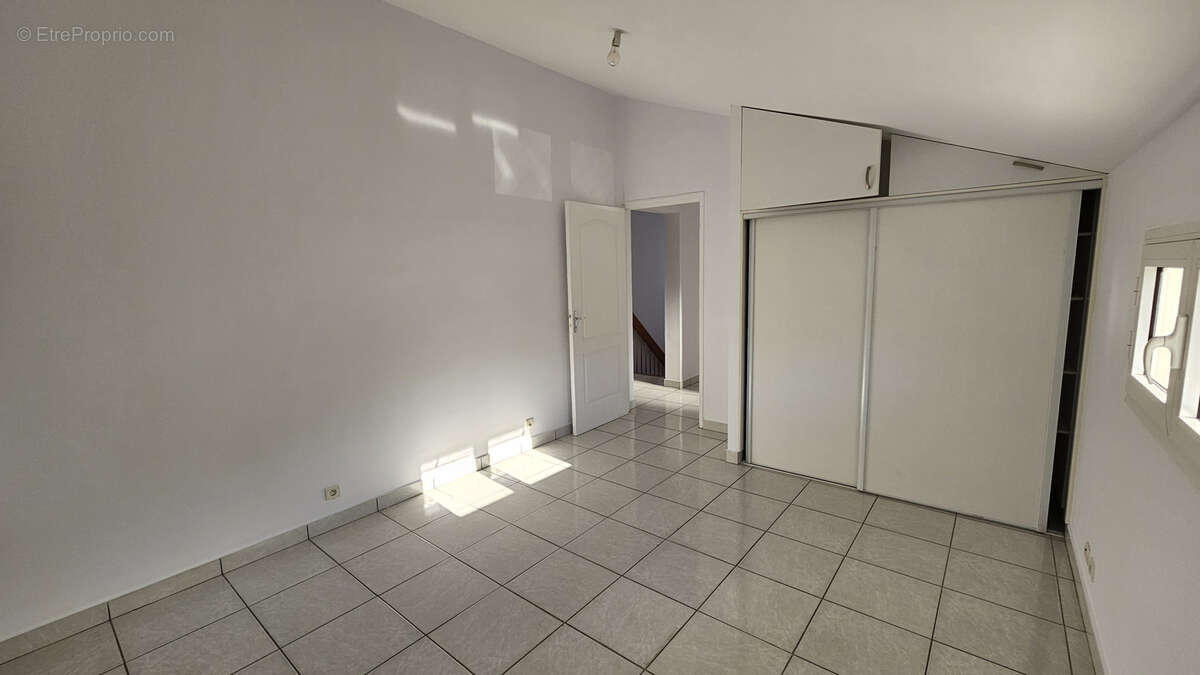 NOUVEAU PRIX! Grande villa avec piscine, Piton St Leu. - photo 13