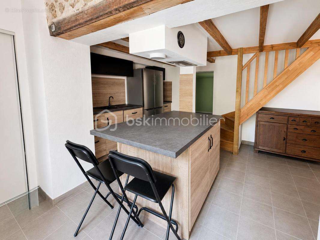 ACHAT d'une  Maison rénovée avec charme, jardin, terrasse et garage 2 Chambres à Mazaugues 83136 proche centre - photo 4