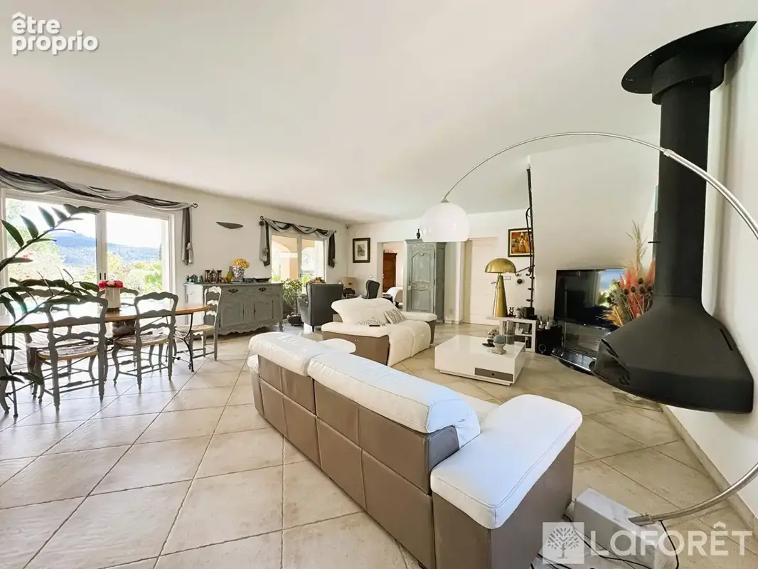 Villa Saint Zacharie 157 m²  6 chambres - photo 3