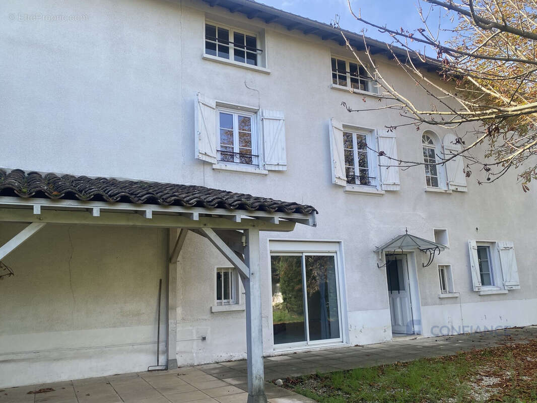 Maison à NEUVILLE-SUR-SAONE