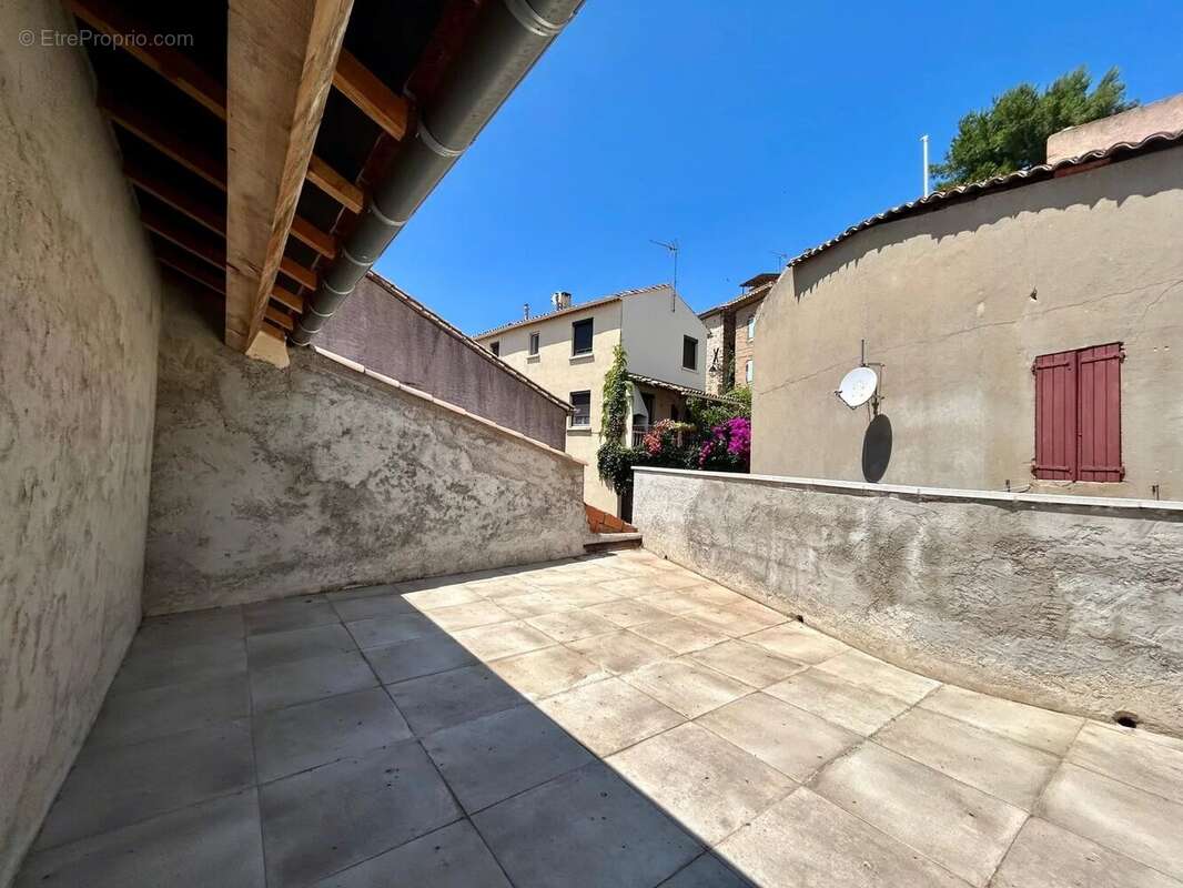 Maison à MONTOULIERS