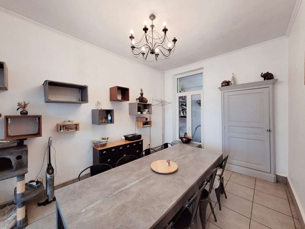 Maison à AVESNES-SUR-HELPE