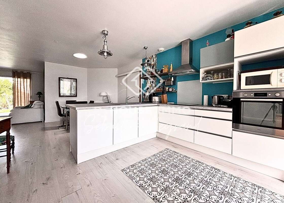 Maison à PAREMPUYRE