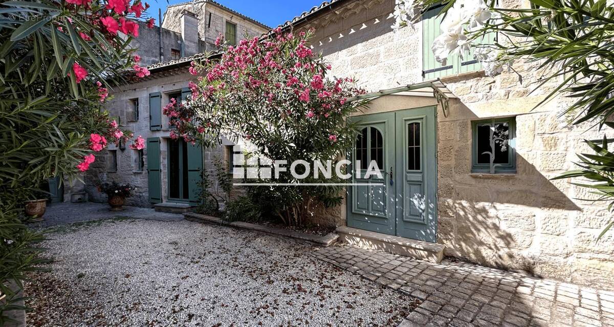 Uzès centre historique – Maison d'exception 111 m² avec cour privative et parking - photo 1