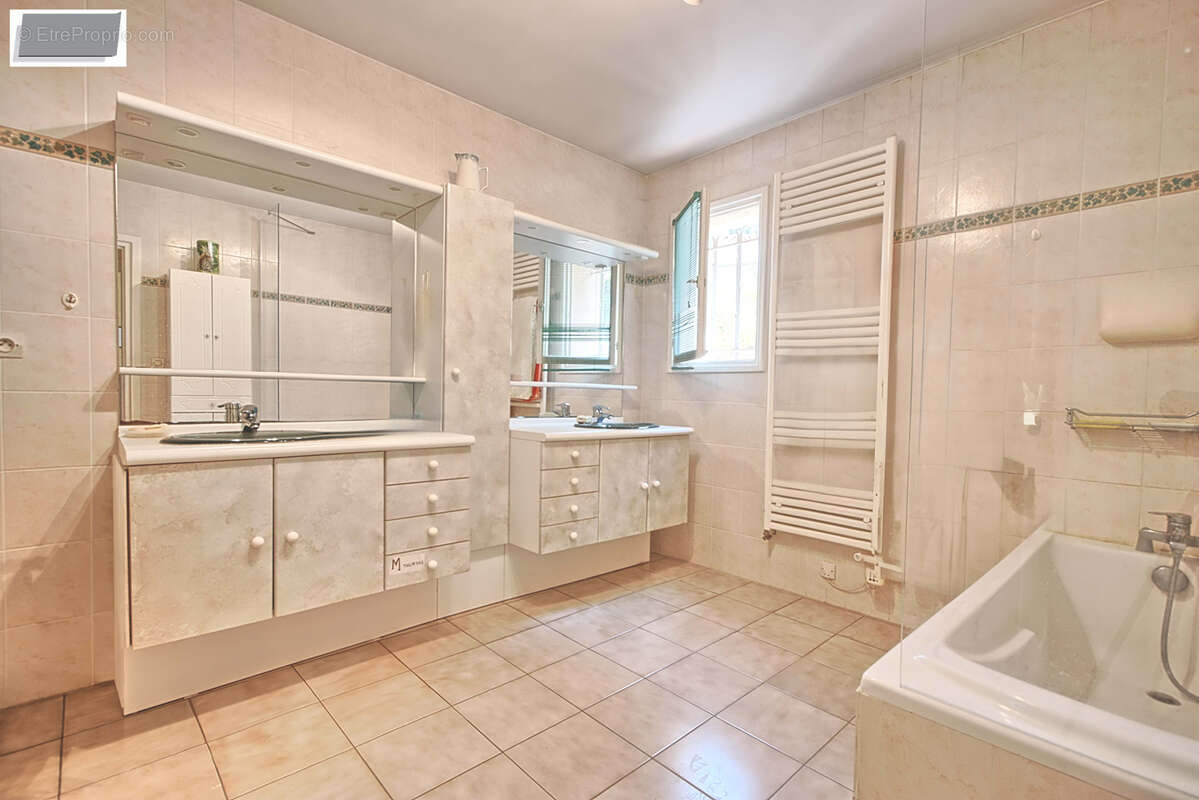 Maison à LA VALETTE-DU-VAR