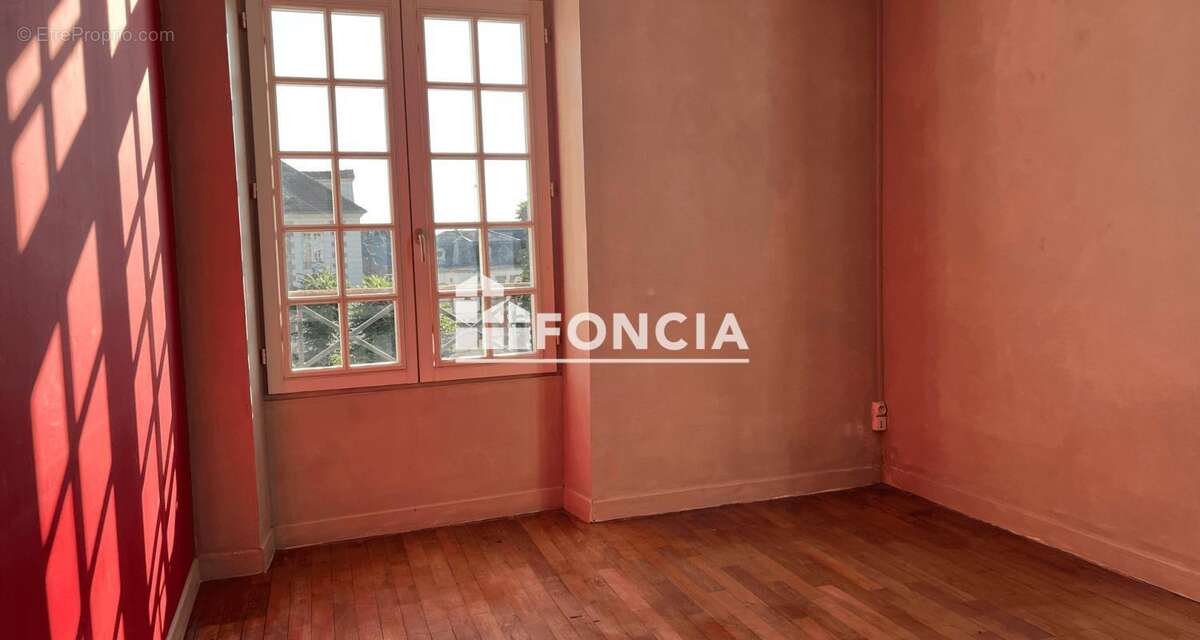 Appartement à LA FERE