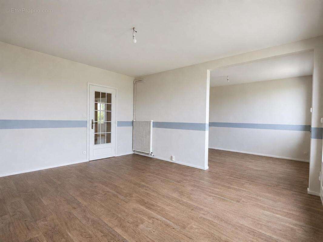 Appartement à COULAINES