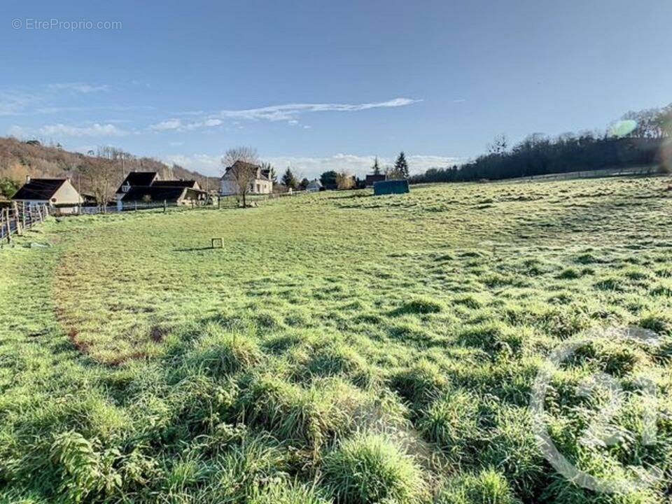 Terrain à BONNEUIL-EN-VALOIS