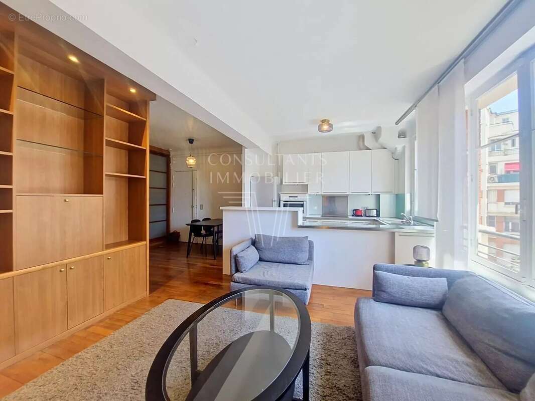 Appartement à PARIS-16E