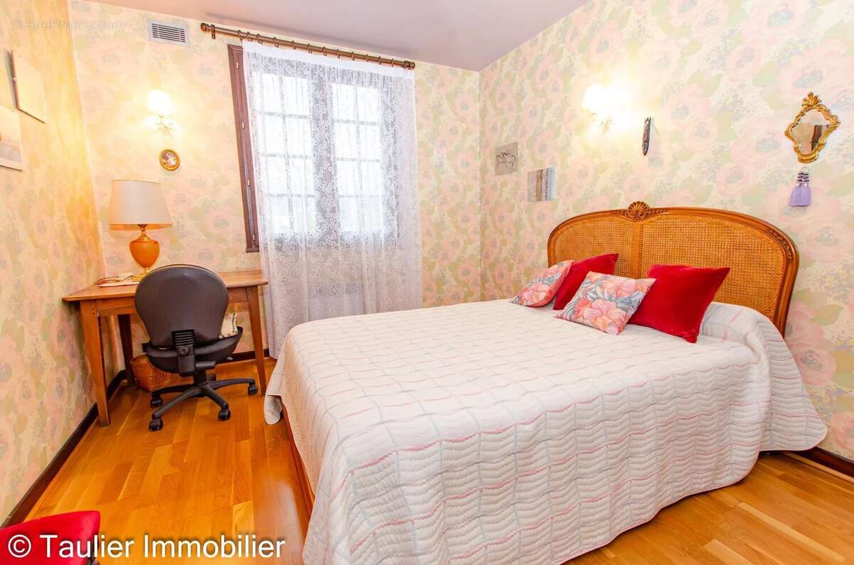 ST VÉRAND -- Élégante maison familiale 5 chambres - photo 24