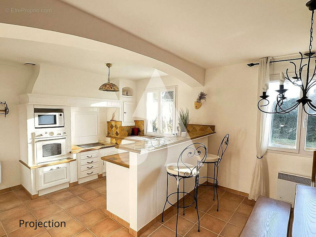 Maison à LA TOUR-D&#039;AIGUES