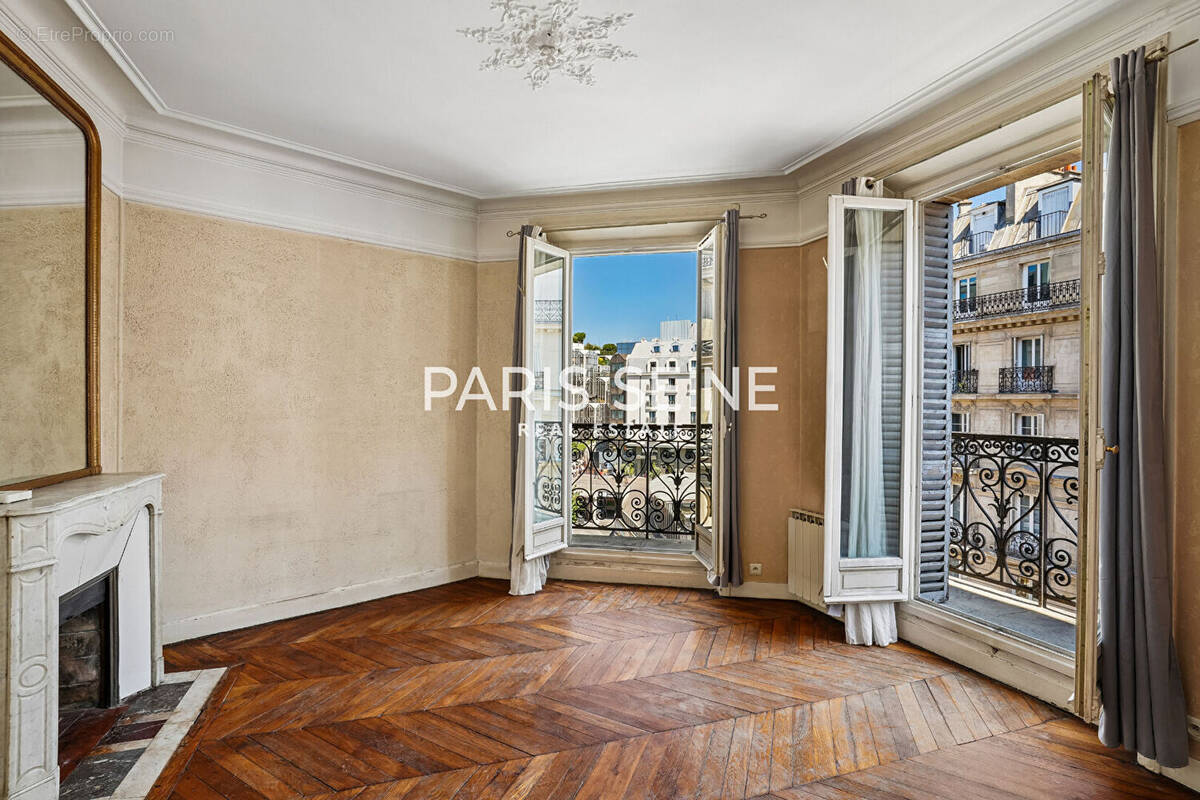 Appartement à PARIS-1E