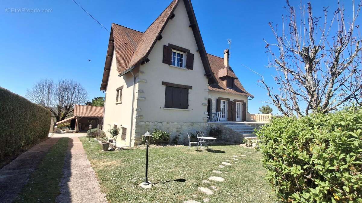 Maison à MENSIGNAC