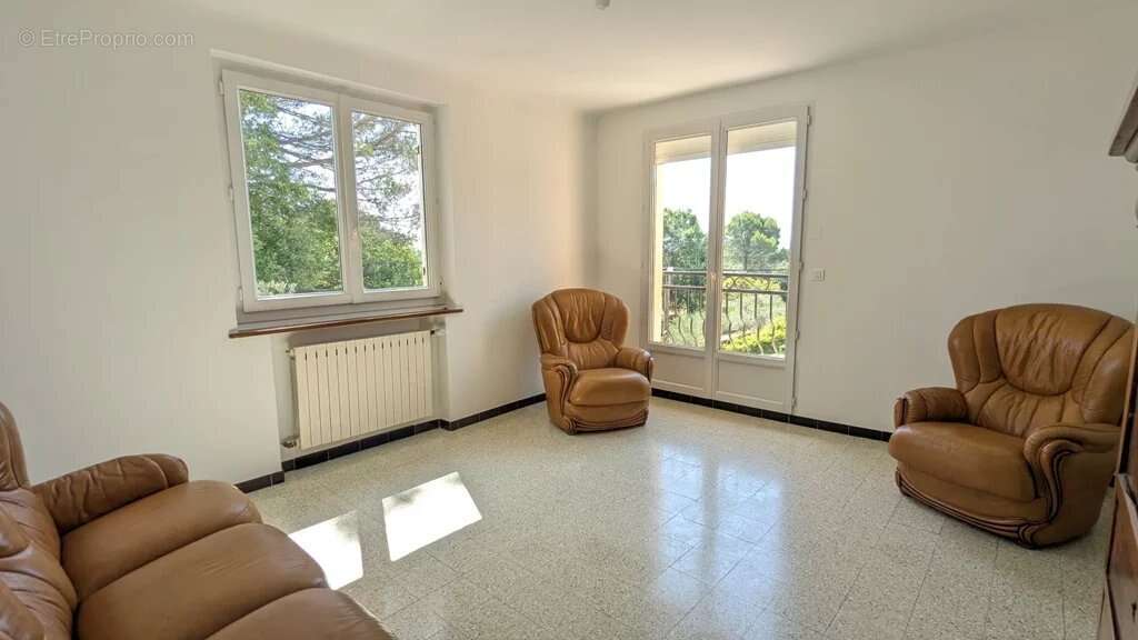 TB Villa traditionnelle avec garage et vue - photo 4