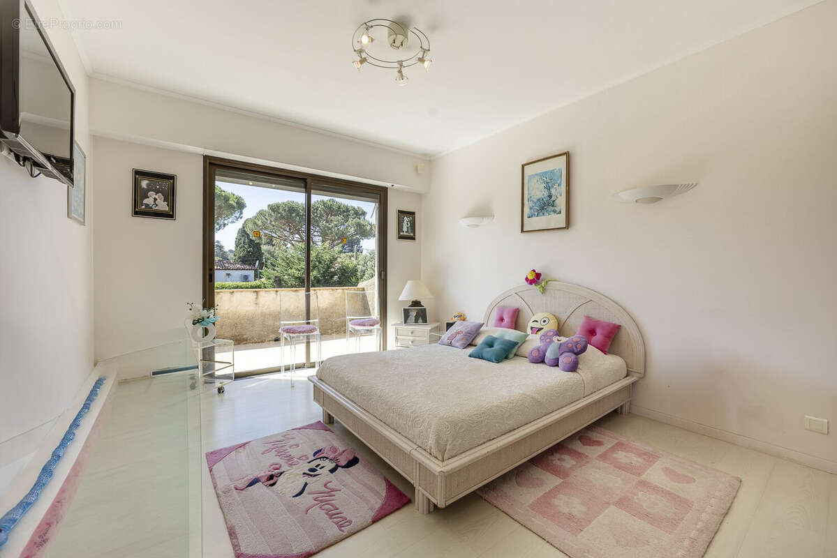 Maison 200 m² à Antibes  - photo 9