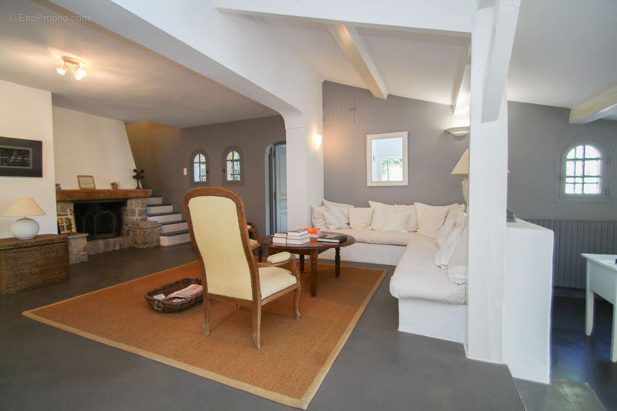 Maison à TOURRETTES-SUR-LOUP