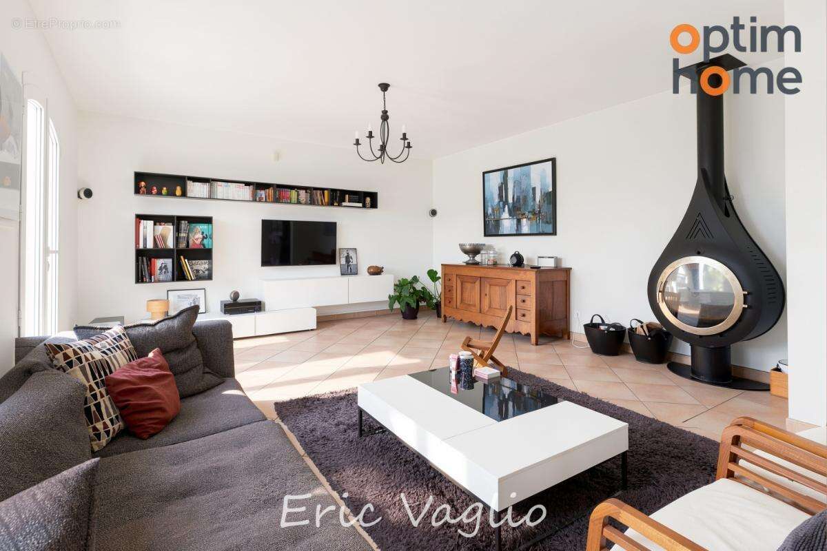 Bouc Bel Air (Aix à 10 mn) - Vente Belle Villa T5 de 269 M2, sur un terrain clos et arboré de 1257 M2 avec piscine, proche IBS,  - photo 8