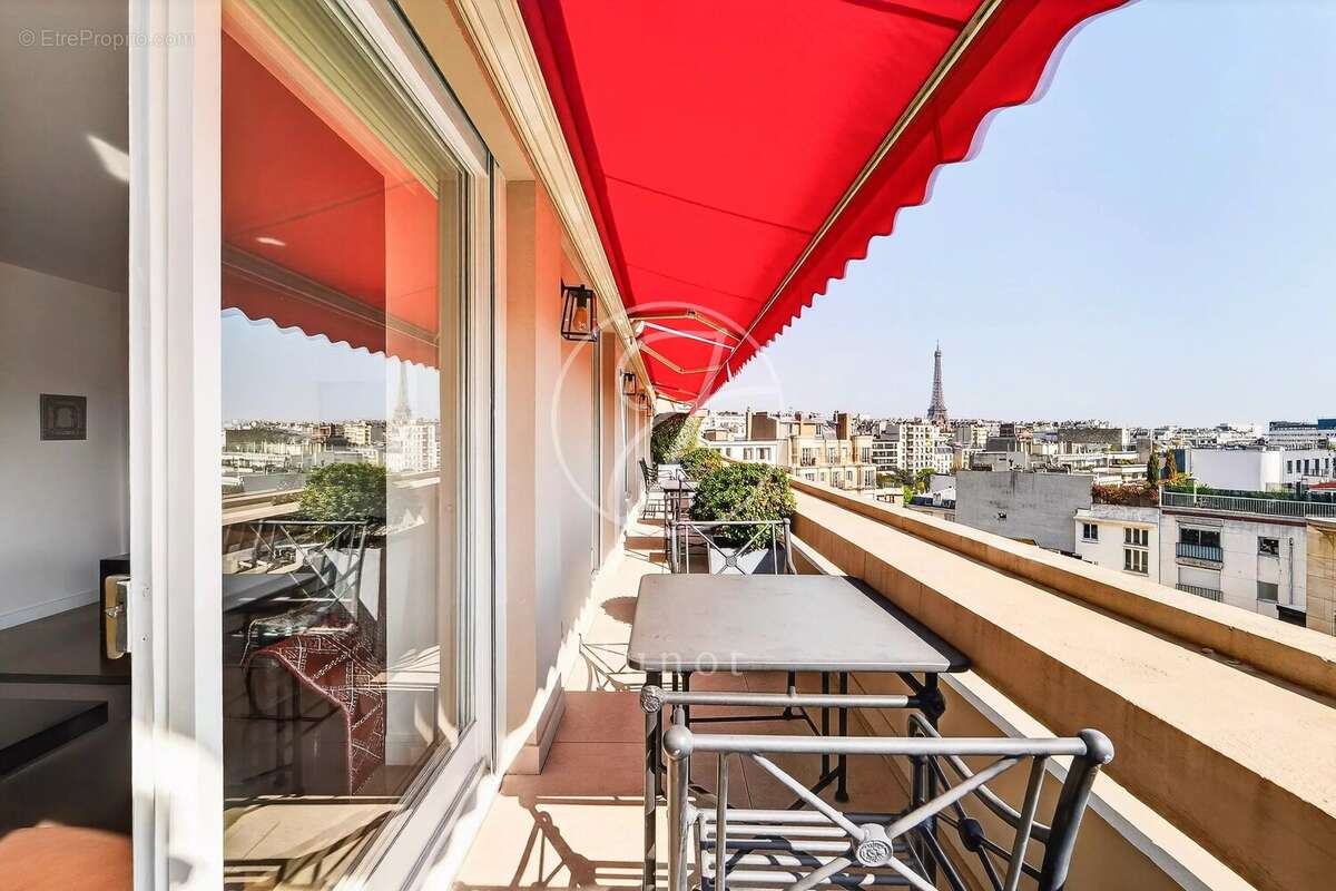 Appartement à PARIS-16E