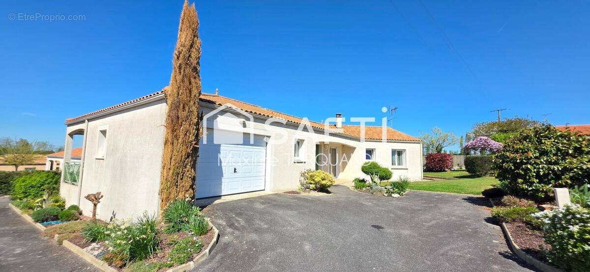 Photo 1 - Maison à LA TARDIERE