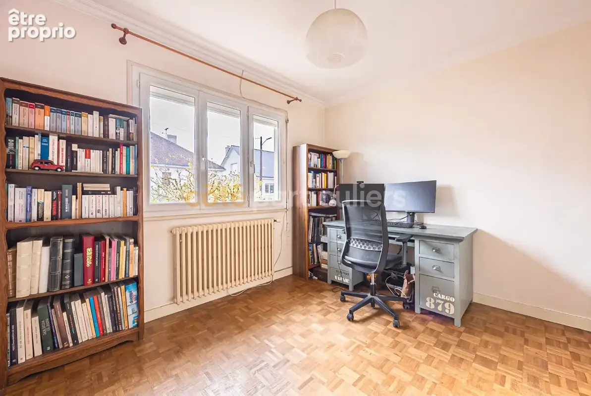 Maison saint-herblain/bouvardiere -- 5 chambres -- double piece de vie --190 m2 -- jardin --double garage--  deux bureaux - photo 7