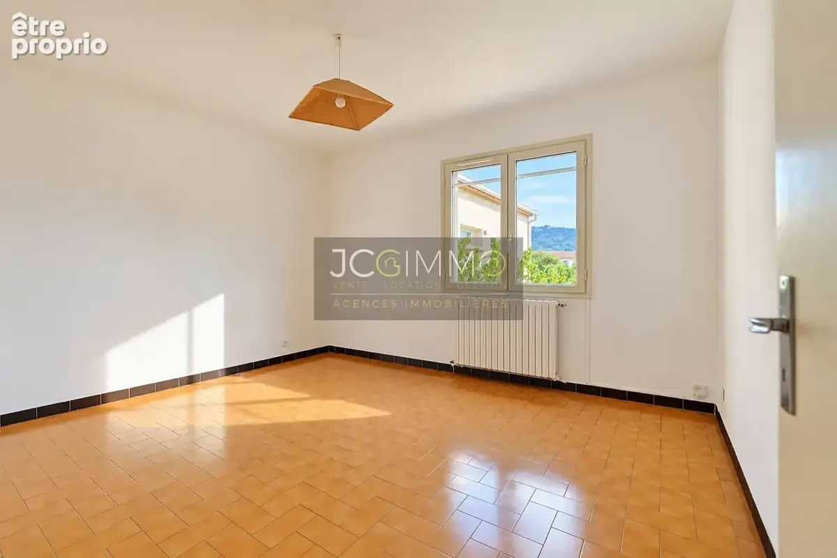 T4 de 87.5 m2 avec terrasse, garage et parking privatif ! - photo 3