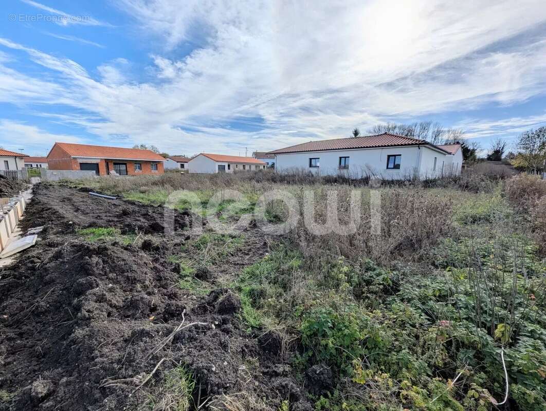 Terrain à AIGUEPERSE