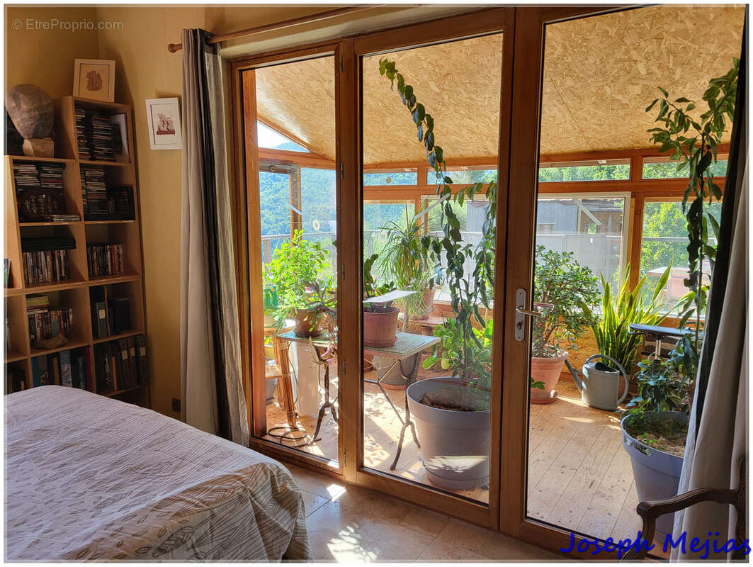 Maison à SAINT-ETIENNE-DE-SERRE