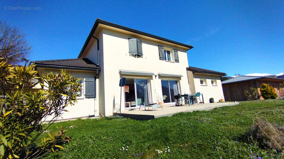 Maison à SAINT-PIERRE-DE-MEAROZ