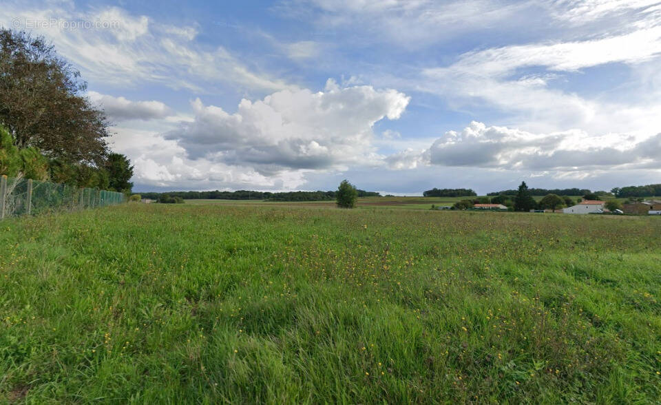 Terrain à JUICQ