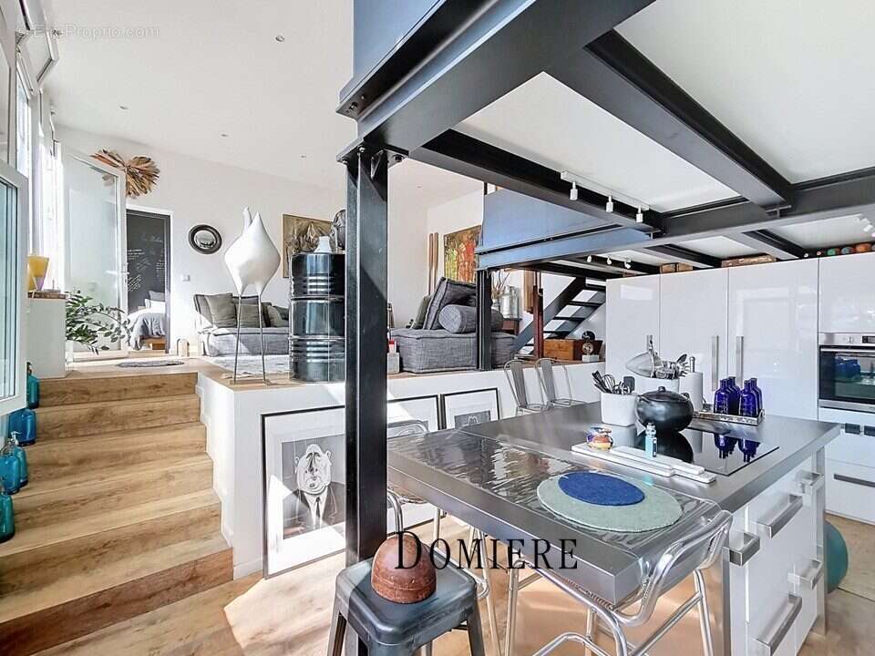 Appartement à COURBEVOIE