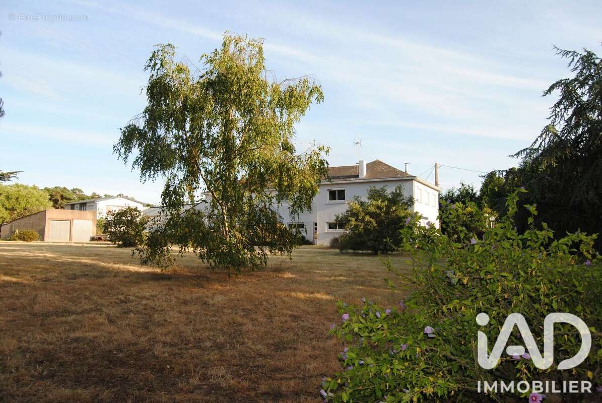 Maison 370 m² à Guerande  - photo 6