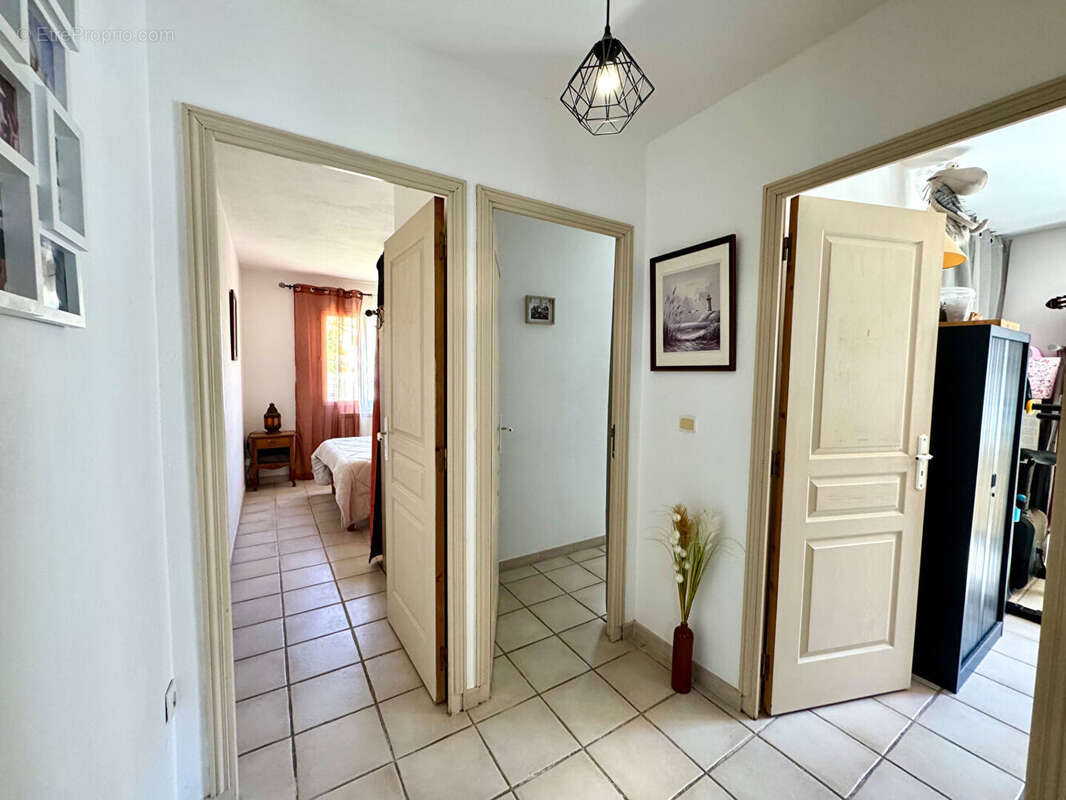 Appartement à SEILLONS-SOURCE-D'ARGENS