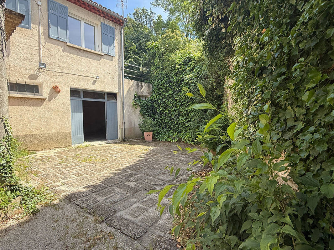 Maison à LA ROQUE-D'ANTHERON