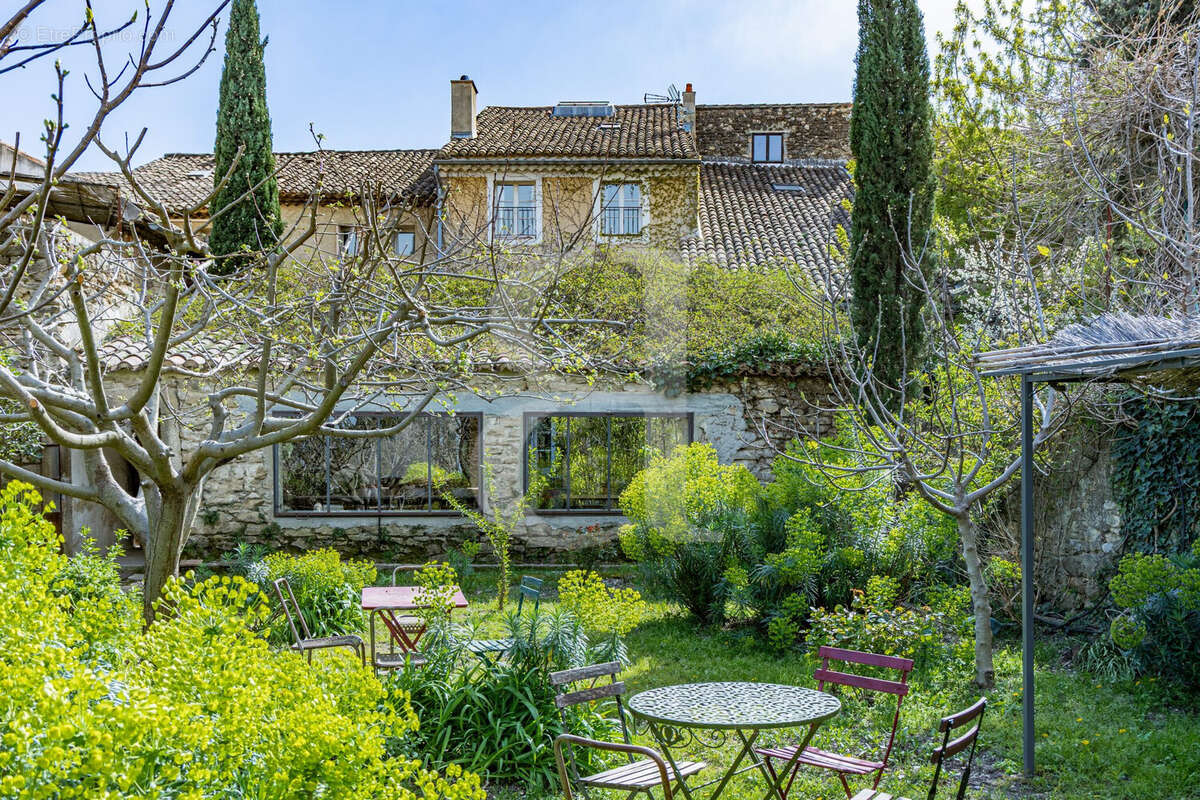 Maison à SAINTE-CECILE-LES-VIGNES