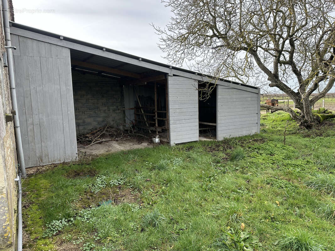 Maison de caractère au cœur de la campagne charentaise. - photo 25