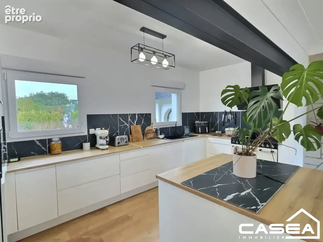 Maison 9 pièces 204 m² à vendre à Ploneour-Lanvern (29720) - photo 2