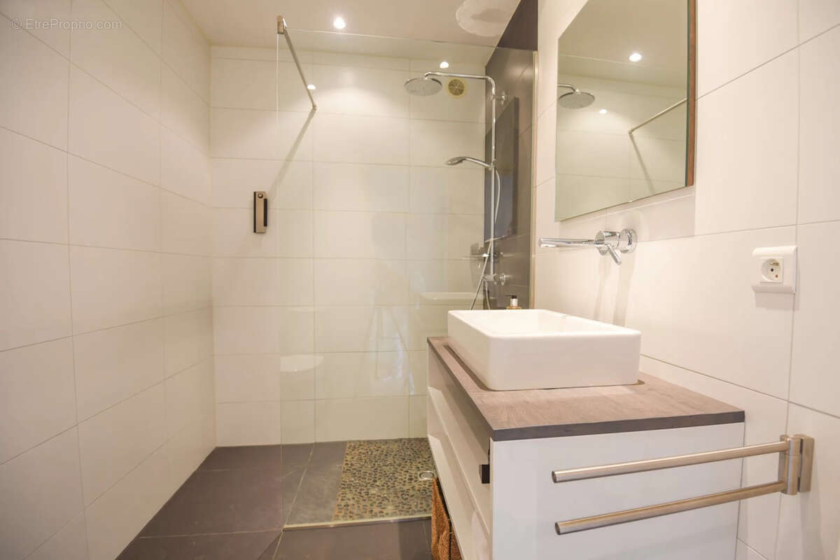 Maison à ENTRECASTEAUX