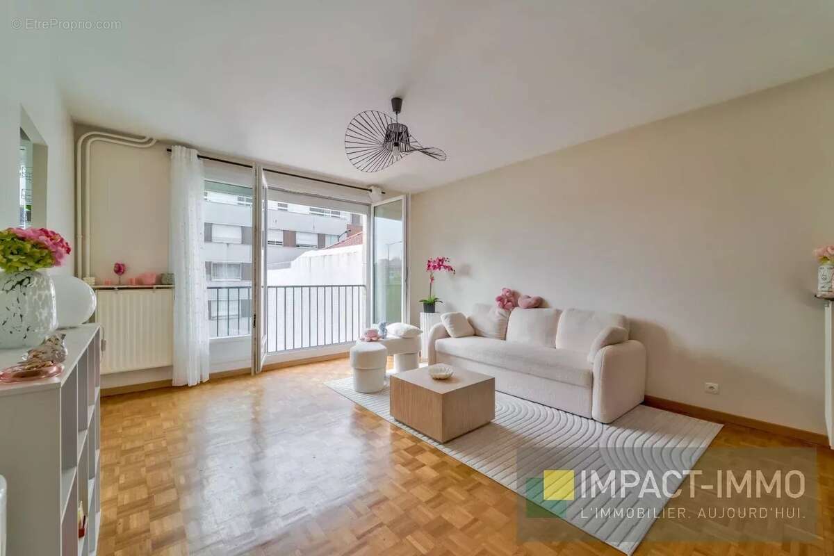 Appartement à COURBEVOIE