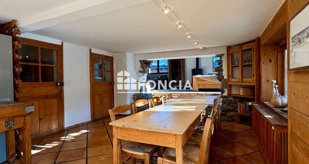 Maison à LES ALLUES