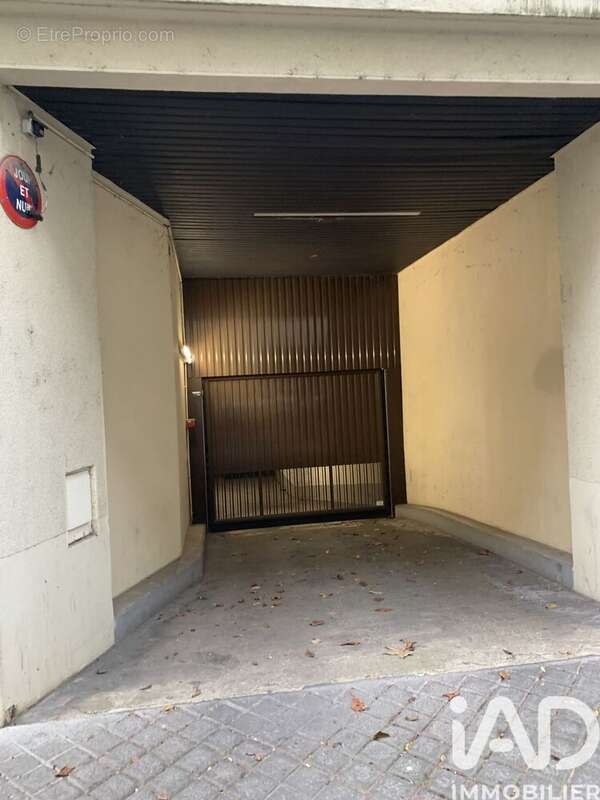 Photo 2 - Parking à PARIS-15E