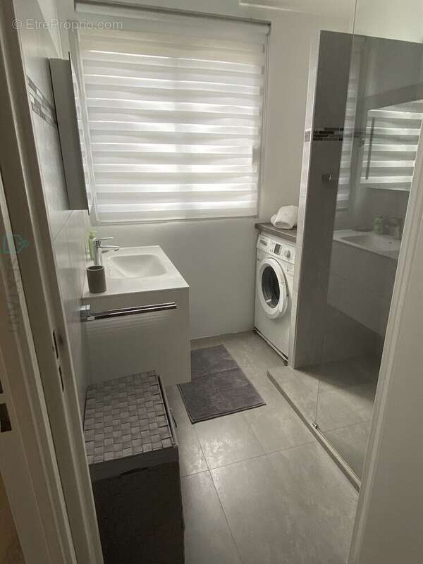 Appartement à SAINT-LAURENT-DU-VAR