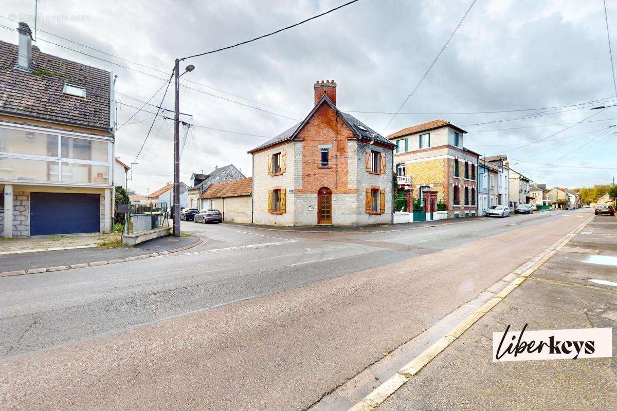 Maison à NEUFCHATEL-SUR-AISNE