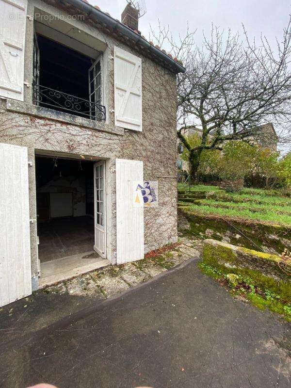 Maison à VILLEBOIS-LAVALETTE