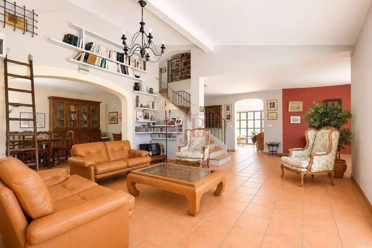Maison 193 m² à Le Tholonet  - photo 6