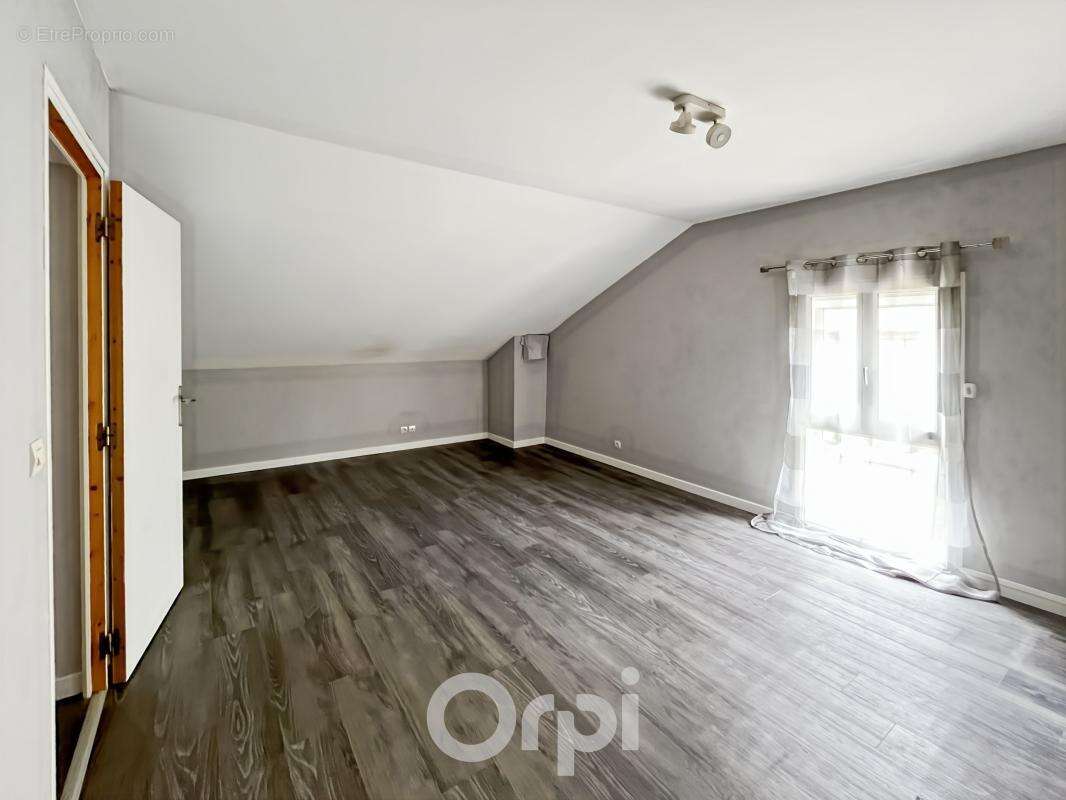 Maison à LA JONCHERE-SAINT-MAURICE