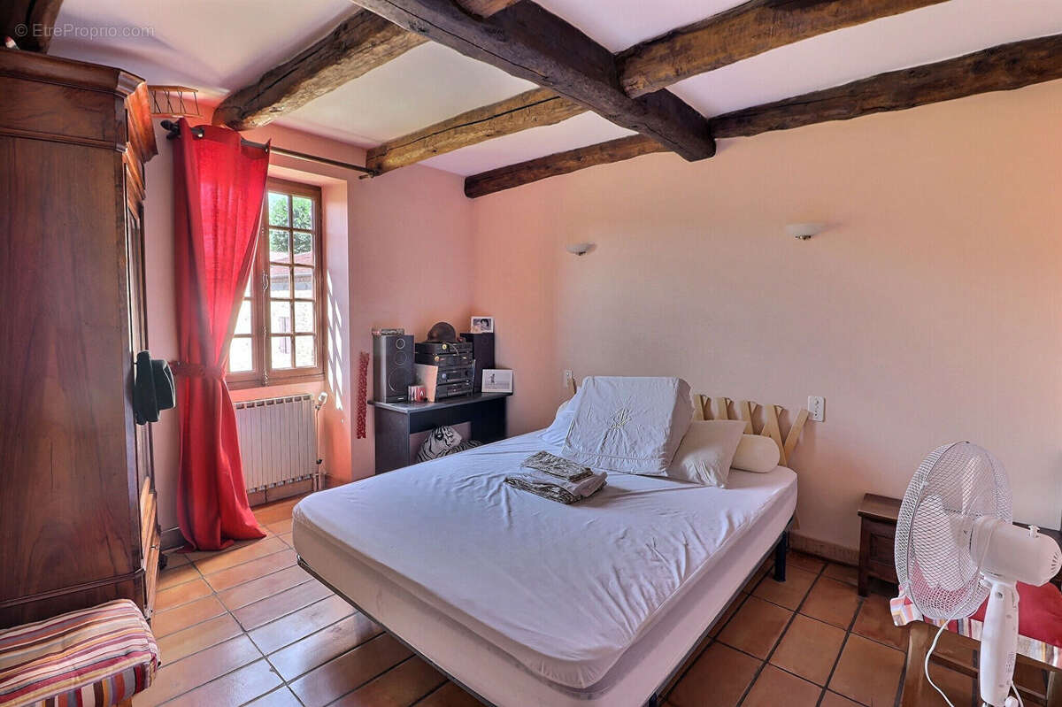 Jolie maison de village en pierre - photo 10