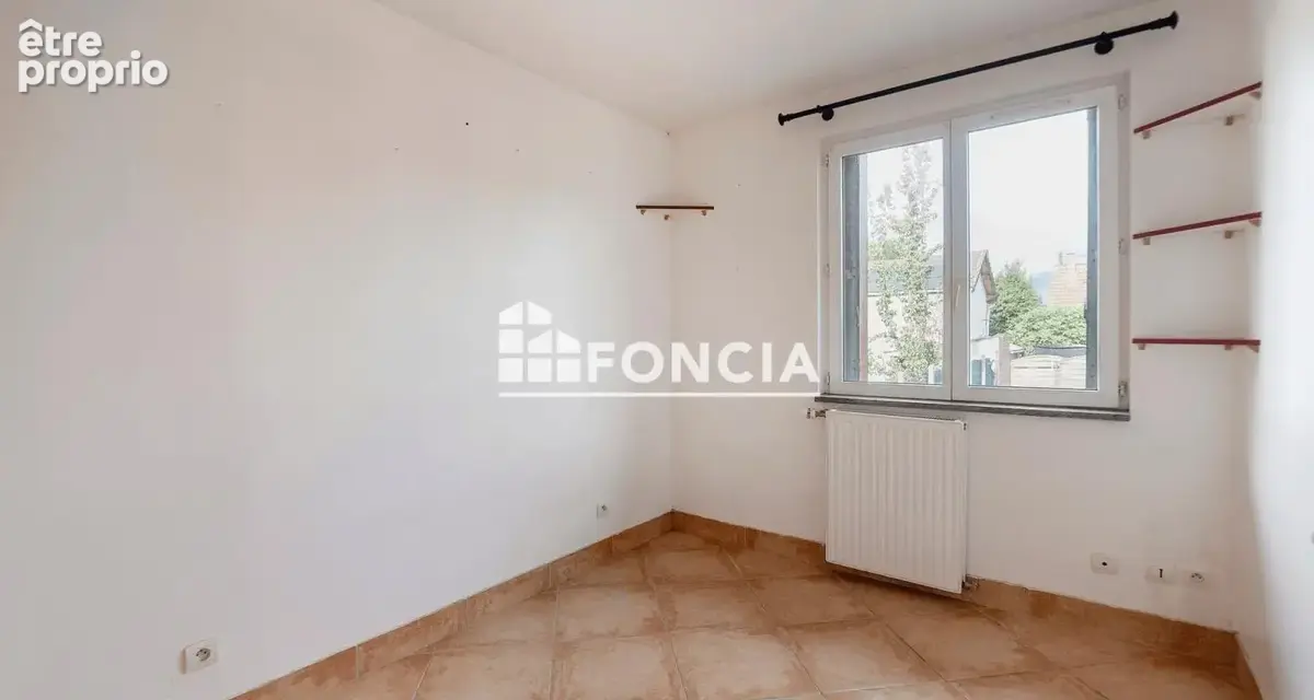 Maison sur terrain de 405m2 avec 96m2 habitables, rez-de-chaussée de 3 pièces de 60m2, et espace de vie de 36m2 au sous-sol de p - photo 9