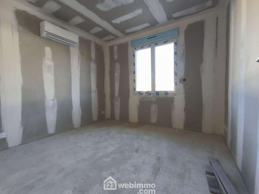 En rez-de-chaussée une chambre de 11 m².... - Maison à PARGNY-FILAIN